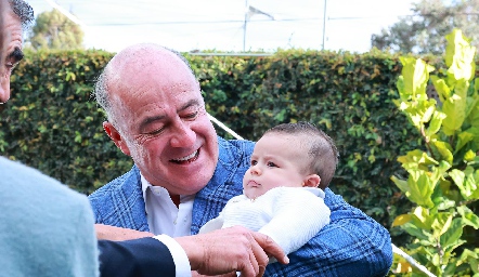  Rafael Olmos con su nieto Mauricio Tobías Olmos.