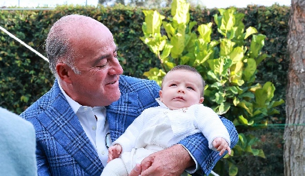  Rafael Olmos con su nieto Mauricio.