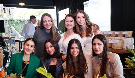 Montse Anaya, Nuria Esparaza, Isa Gaviño, Dani Armendáriz, Paola Martínez, Andrea Cadena y Laura López.