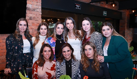  Familia Valladares, Rocío, Begoña, Maripepa, Isa, Sofía, Daniela, Daniela, Rosamary y Lorena.