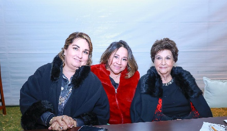  Martha Herrera, Lupita Flores y Ana María.