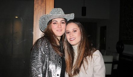  Mariana Gómez y Nuria Manzo.