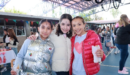  Sofía Stevens, Katy y Sofía Chevaile.