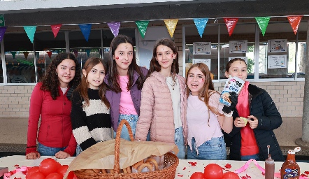  Ana, Karol Olvera, Fer Gutiérrez, Loretta Benavente, Marijoó y María.