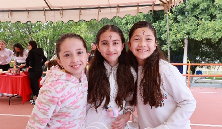  Mariana Chávez, Alejandra Nicole y Carolina Navarro.