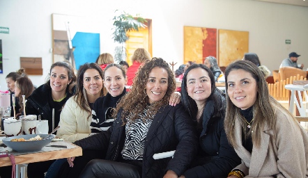  Judith Gómez, Fernanda Castillo, Lilia Medina, Berenice Castillero, Mariana Meade y Marichuy Contreras.