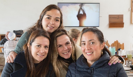  Gabriela Albores, Yuriko Hong, Elsa Paz y Amparo Gordillo.