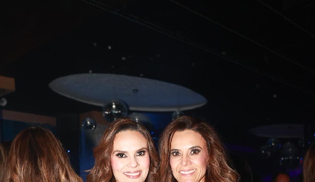  Alejandra y Daniela Díaz de León Galarza.