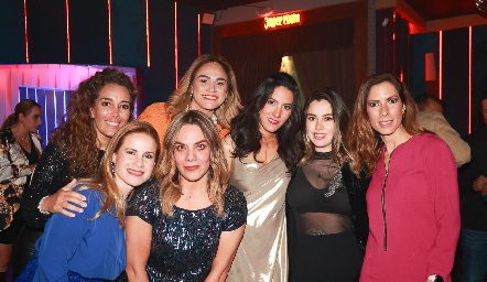  Berenice Castillero, Michelle Baeza, Chío, Danaé Enríquez, Claudia Díaz de León, Fer Pérez y May Chávez.