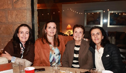  Lourdes Gómez, Gabriela Gómez, Gela Valle y Montserrat Gómez.