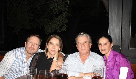  Federico García, Daniela Calderón, Jorge Gómez y Claudia Martínez.