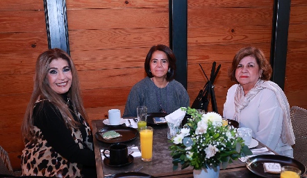  Lety Parga, Sara Márquez y Magda Soria.