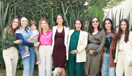  Clau Antunes, Lili Medina, Lucca, Elizabeth Treviño, Isabel Villanueva, Marijó Ascanio, Mariana Rodríguez, Daniela Lavín y Valeria Zúñiga.