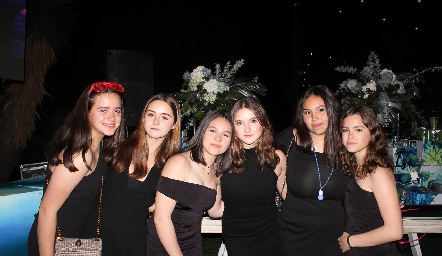  Martina Castro, Lourdes Nieto, Daniela Trujillo, Inés Rivera, Montse Zavala y Ximena Raitarski.
