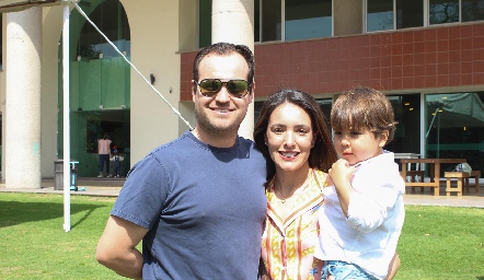  José Jaime y Mari Ceci Herrera con Jero.