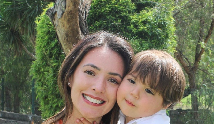  Mari Ceci Herrera con su hijo Jerónimo.