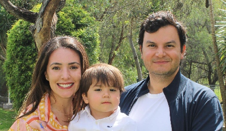  Mary Ceci Herrera y Raúl Torres con su hijo Jero.