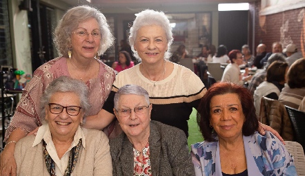  Cecilia y Tita Carreras, Tere Cuesta, Rosario Piñero y Carmena Lafuente.