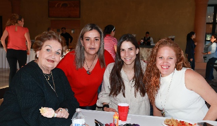  Lucero Borbolla, Claudia Gouyonnet, Valeria Zúñiga y Elisa Vilet.