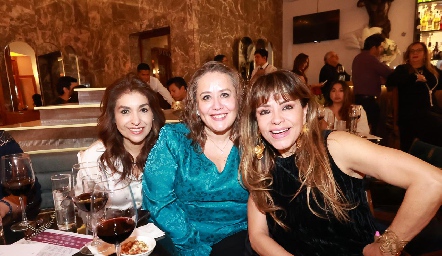  Laura Mendoza, Jacqueline Leautaud y Martha Ríos.