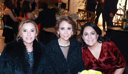  Beatriz Lavín, Diana Villegas y Laura Rodríguez.