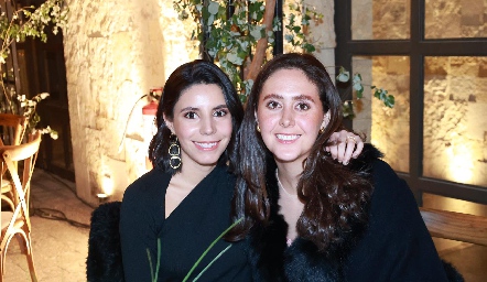  Ilse Lázaro y Valeria Villarreal.