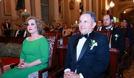  Yolanda Payán y Octavio Aguillón, papás de la novia.