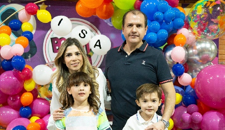  Imelda Martínez y Ricardo Garza Sigler con sus hijos Isa y Ricardo.