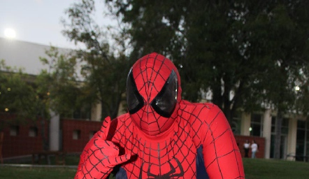  Arturo con Spiderman.