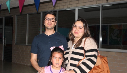  Rolando Rivera, Ema Enríquez y Luciana.