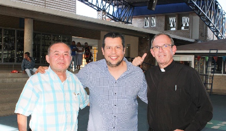  Víctor Alain, Marcos Gallegos y Padre Gabriel Del Valle.
