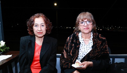  Martha Miraval y Anita Quijano.