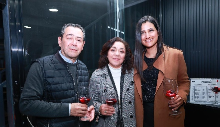  Héctor Miraval, Magda Armendáriz y Laura Fernández.