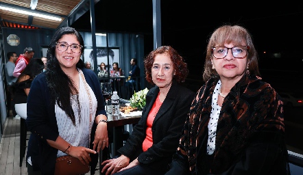  Ana Martínez, Martha Miraval y Anita Quijano.