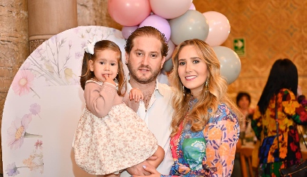  Pablo Torres, Lucía Martín Alba y con su hija Amelia.