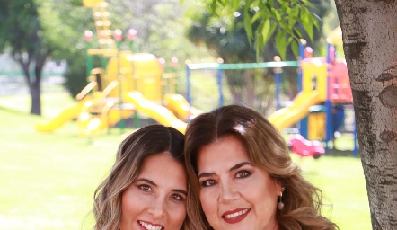  Cristina Kasis y Cristina Galán.