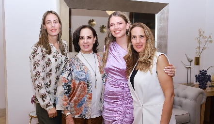  Carla Ortiz, Lourdes Chevaile, Ana Sofía Solana y Cristina Ortiz.