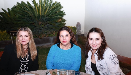  Claudia Zermeño, Beatriz Valadez y Blanca Sáenz.