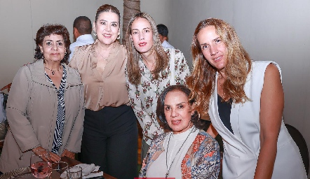  Salme Chevaile, Cristina Galán, Carla Ortiz, Lourdes Chevaile y Cristina Ortiz.