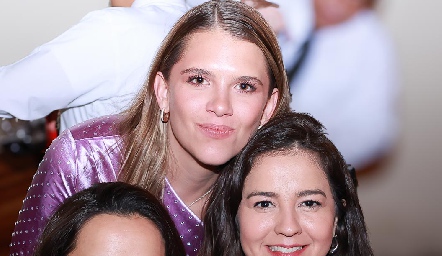  María Lavín, Ana Sofía Solana y Pamela Castro.