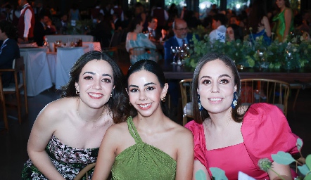  Eugenia Torres, Andrea Acosta y Fernanda Torres.