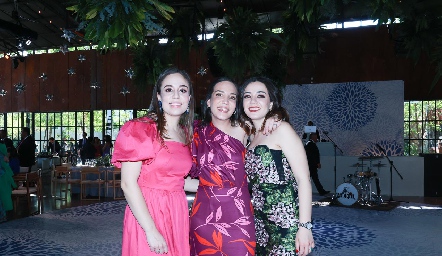  Las hermanas Fernanda, Sofía y Eugenia Torres Acosta.