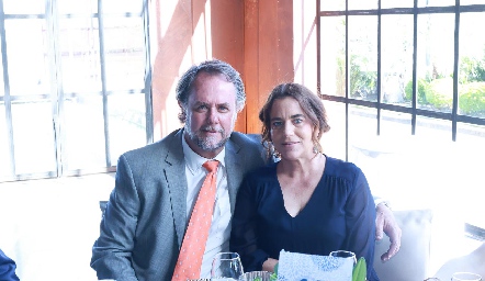  Manuel González y Martha Martínez.