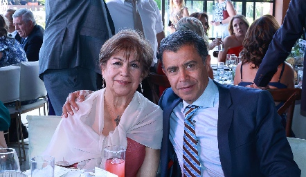  María Elena Acosta y Roberto Cruz.