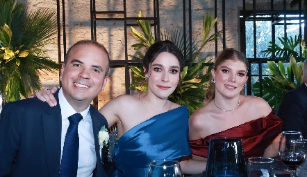  Ernesto Aguilera, Lorena y Sofía de la Parra.
