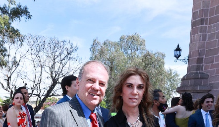  Marco Tulio y Claudia Reyes.