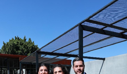   Mimí Navarro, Paola Zepeda y Juan Carlos Magdaleno.