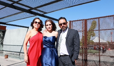  Ana Luisa Acosta, Paola Suárez y Juan Carlos Acosta.