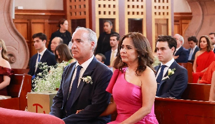  Ricardo Raymond y Laura Lucía Acosta, papás de la novia.
