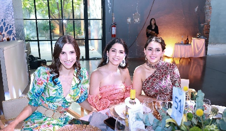  Valeria Zúñiga, Daniela González y Victoria Álvarez.
